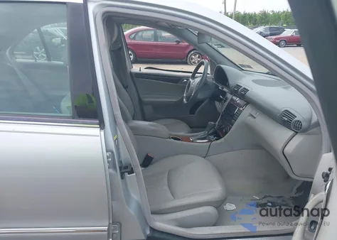 2007 Mercedes-Benz C 280 Luxury 4Matic z USA, uszkodzony, nr VIN WDBRF92H07F903672